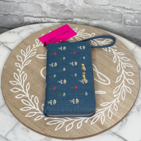 NWT Betsey Johnson Denim, Flower embroidered pattern,Wristlet/Wallet,Gold logo🌸 - Picture 4 of 8